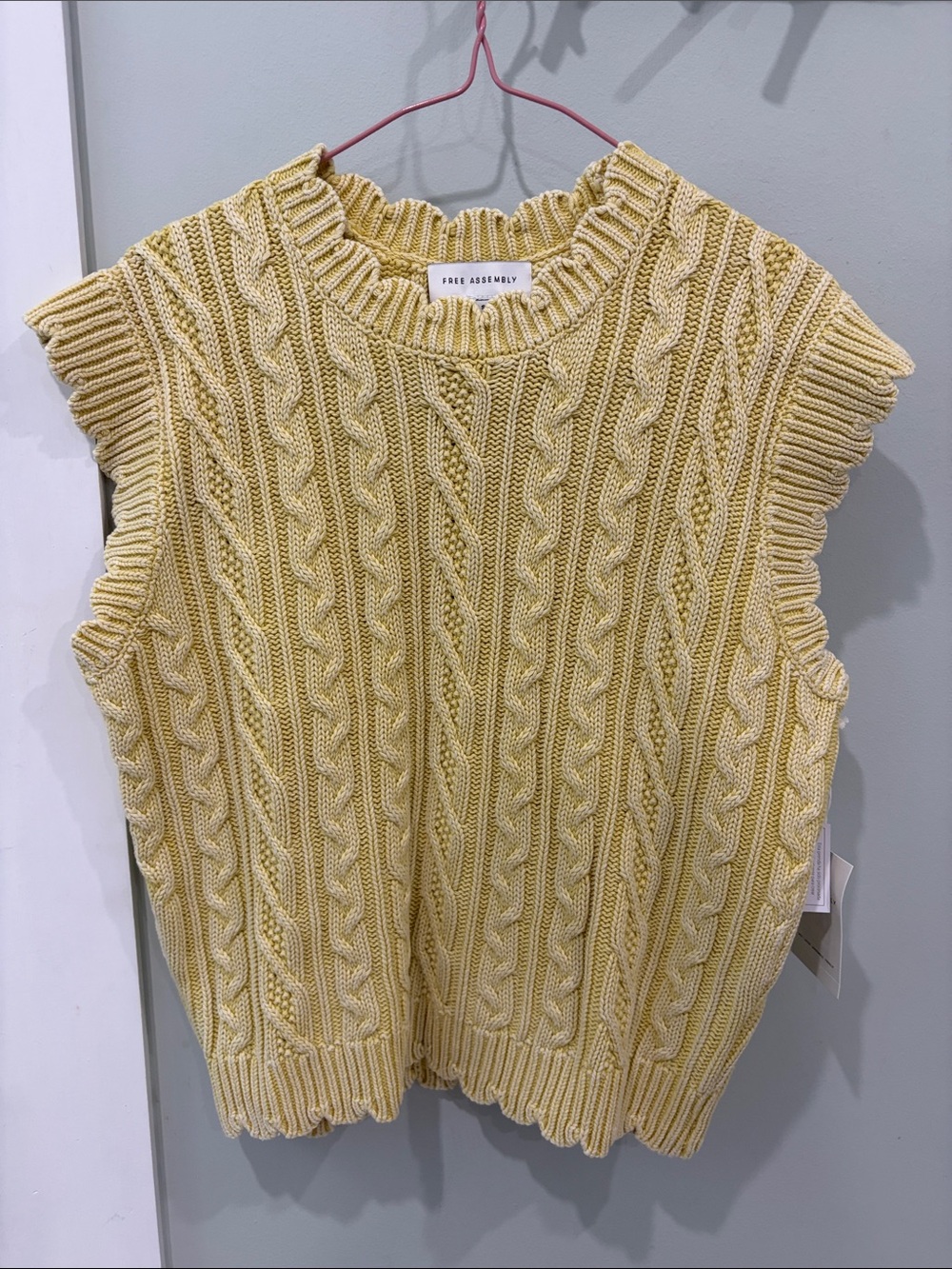 NWT Cable Knit Sleeveless Sweater Butter Yellow women’s Small Free Assembly - Picture 6 of 12